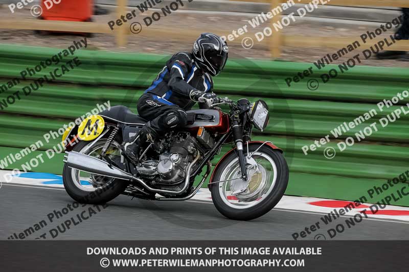 Vintage motorcycle club;eventdigitalimages;mallory park;mallory park trackday photographs;no limits trackdays;peter wileman photography;trackday digital images;trackday photos;vmcc festival 1000 bikes photographs